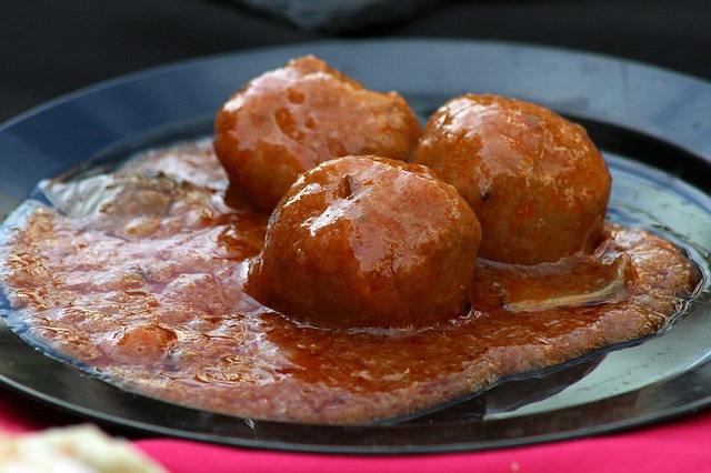 menu équilibré autour de boulettes de boeuf à la vapeur