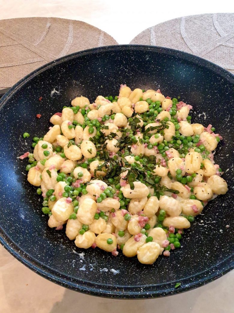 Menu équilibré autour d'un plat de gnocchis aux petits pois